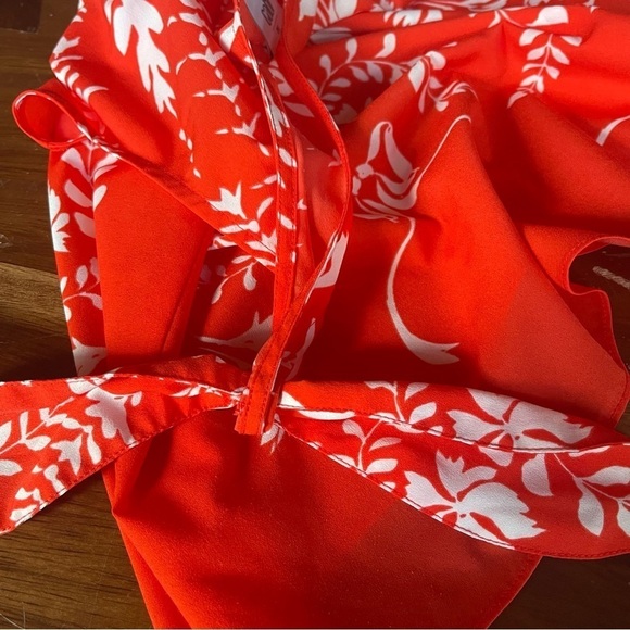 CAbi #5255 Mosaic Tank Spring '17 Floral Tie Top size Medium like new - Picture 11 of 11